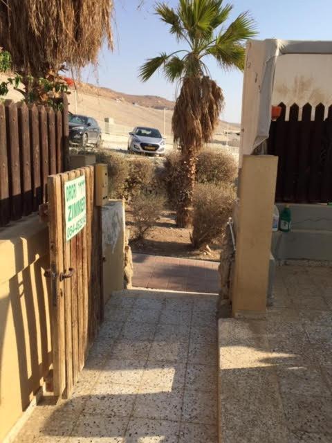 הבית של דרורי Neve Zohar Eksteriør bilde